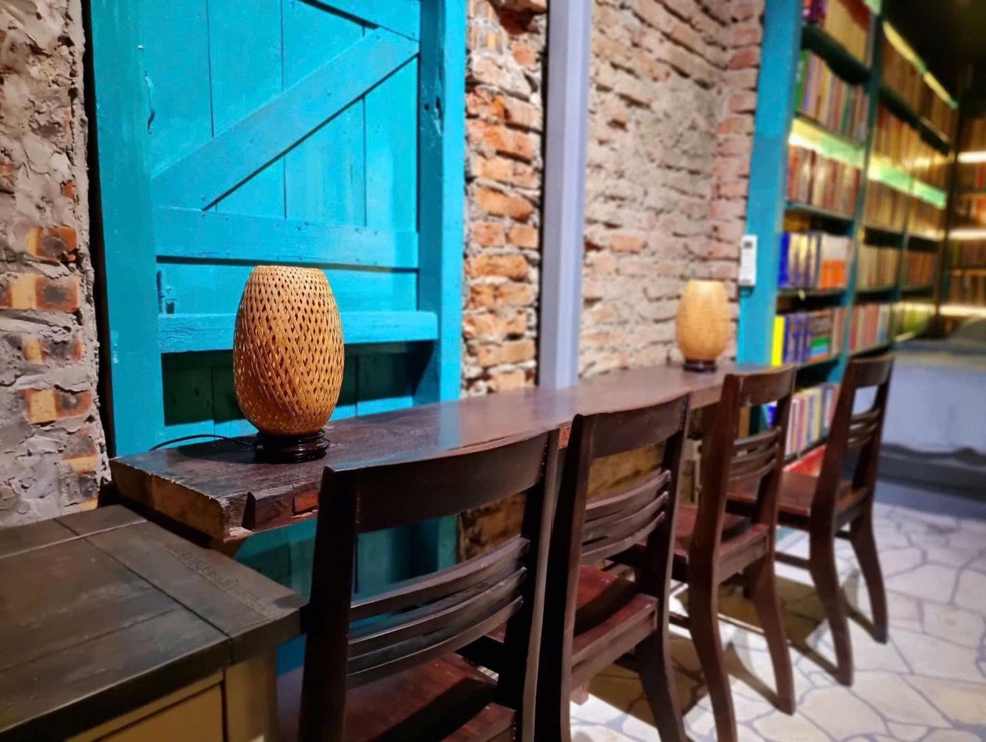 Almanach House - Dinh Le Ii *